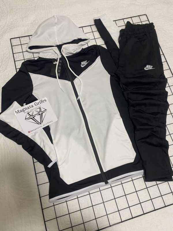 Conjunto Nike Tech (branco e preto)