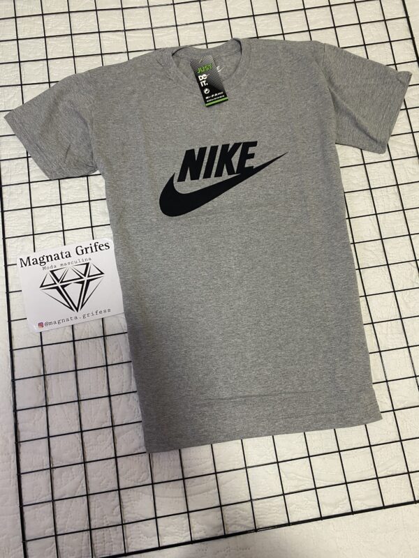 Camisa Nike (cinza)