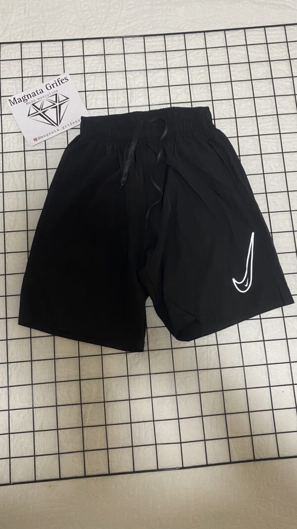 Short Nike preto