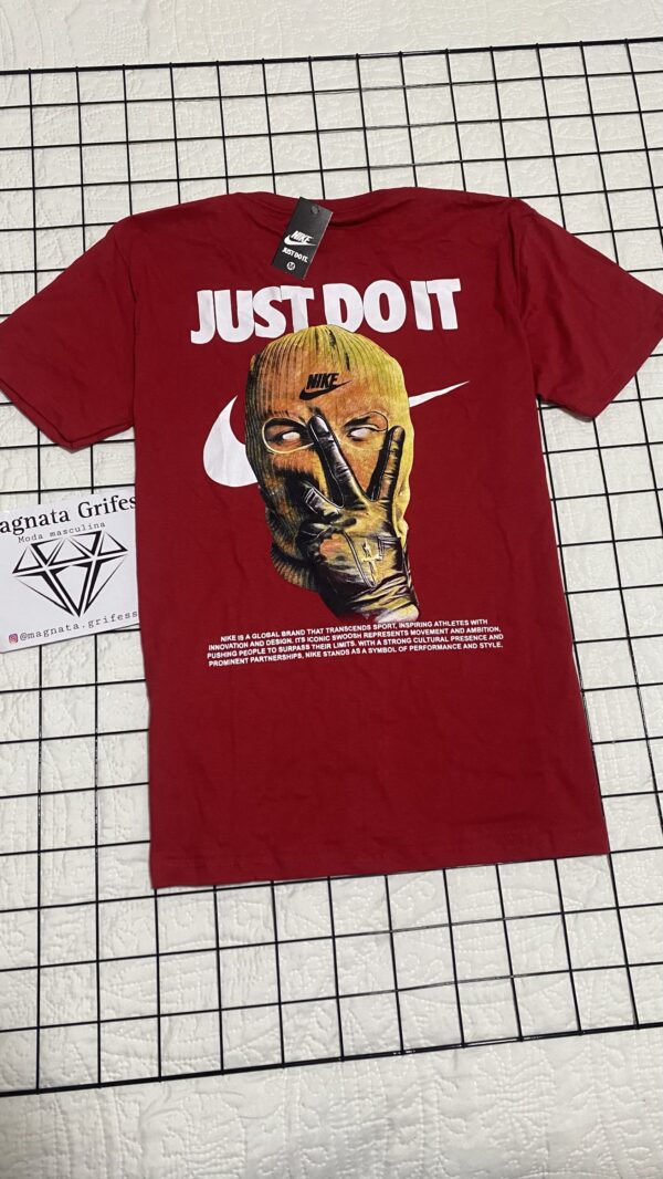 Camisa Nike vermelha